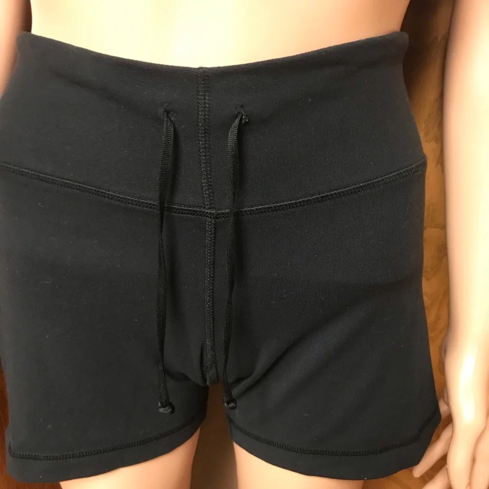Lululemon Women"s Knock Out Short Black Microstripe Yoga- Size None - Picture 4 of 16